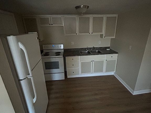 5th image of 2912 E Linwood Blvd APT 3E