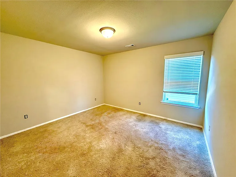 530 Woodcreek Loop — Photo 7