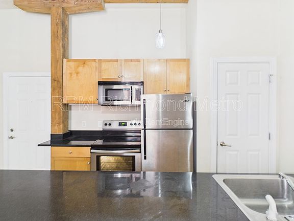 4th image of 1321 1/2 E Main St Unit 204