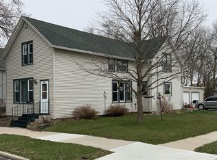 1421 S 13th St, Manitowoc, WI 54220