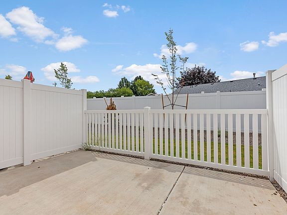 4th image of 1305 E Mullan Ave #106