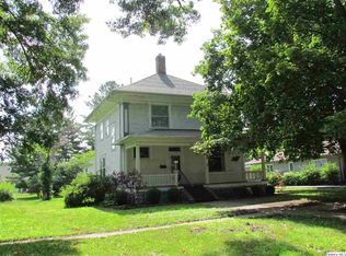 323 S Madison St, Carthage, IL 62321