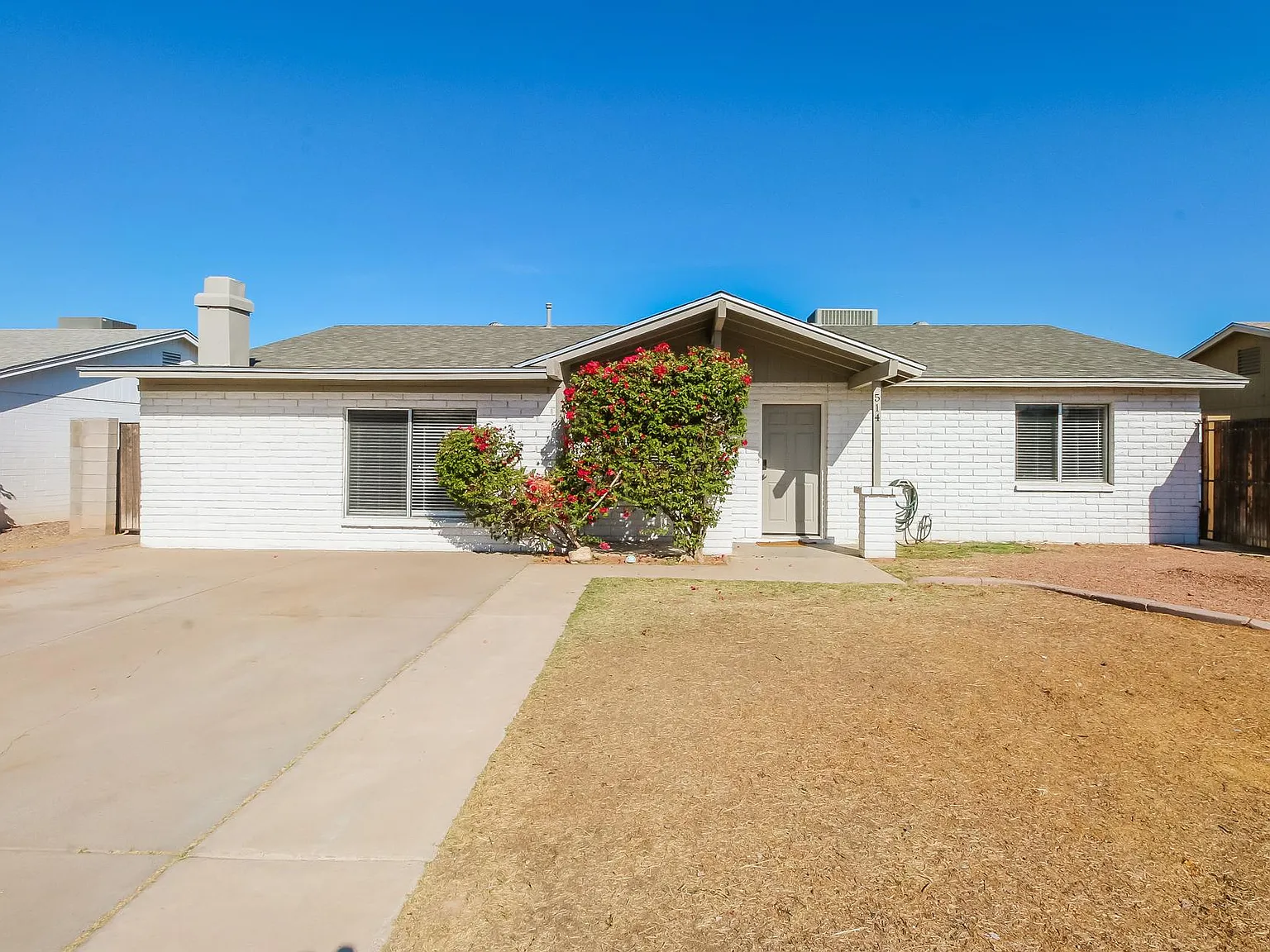 514 E Watson Dr — Photo 2