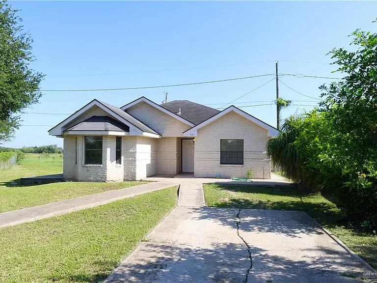 927 E Salazar St — Photo 1