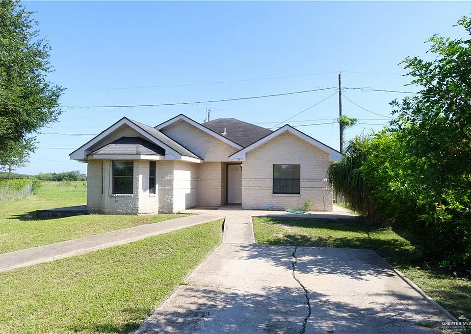 927 E Salazar St