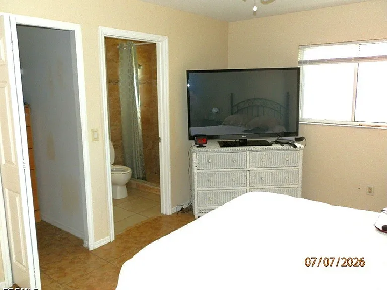 2410 NE 6th St — Photo 12