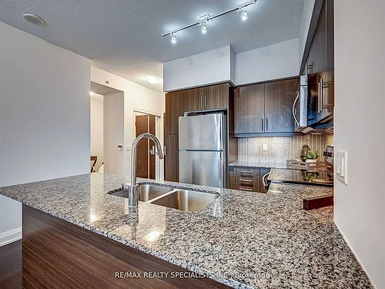 65 Speers Rd #204 — Photo 4