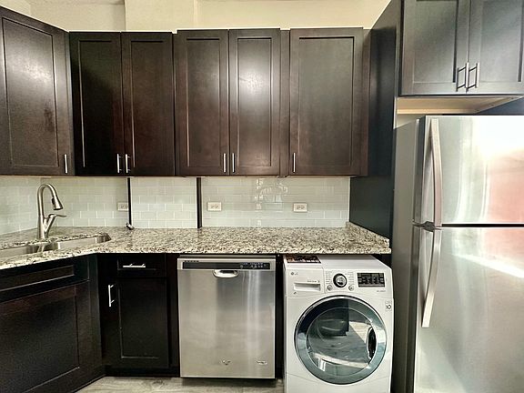 3rd image of 909 N Leavitt St APT 3R