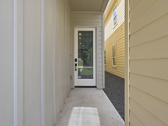 5th image of 2022 Wavell St