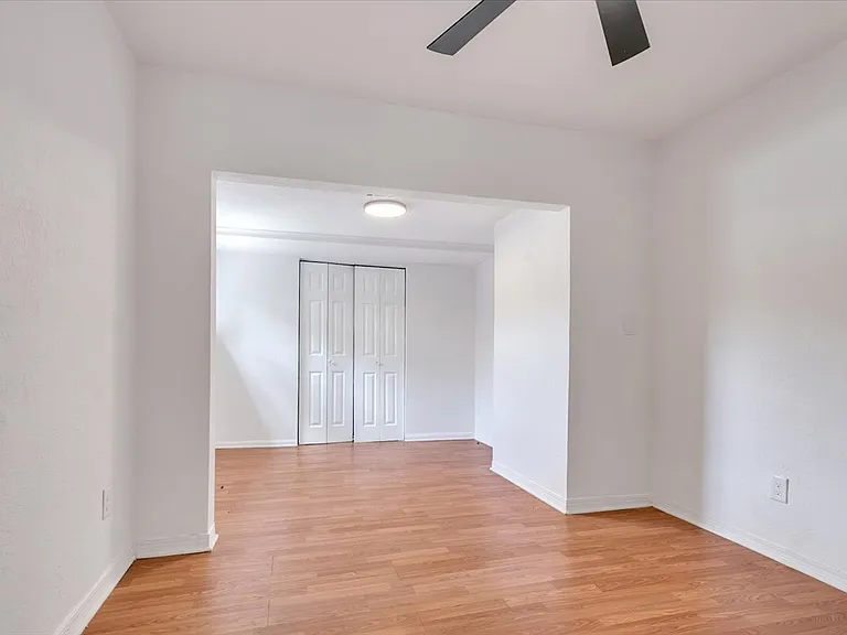 2116 Andover Ct — Photo 16