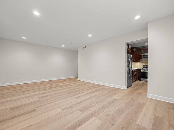 4th image of 1467 1/2 S Holt Ave #4