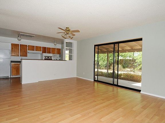 5th image of 936 E Broadmor Dr