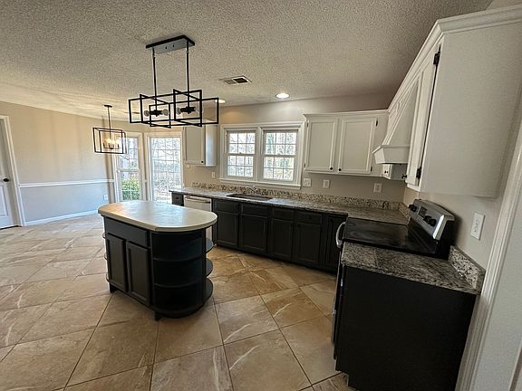 3rd image of 2881 Wynford Dr SW