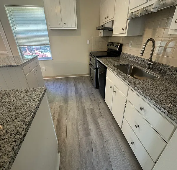 4020 Laurelwood Rd — Photo 8