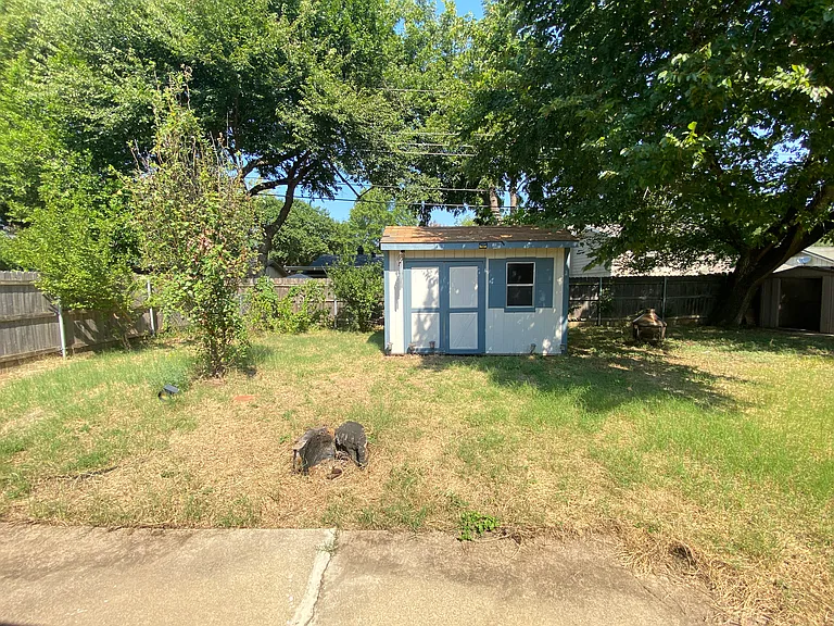 2711 Olympia Dr — Photo 25