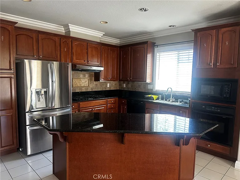 5762 Newcomb Ct — Photo 6