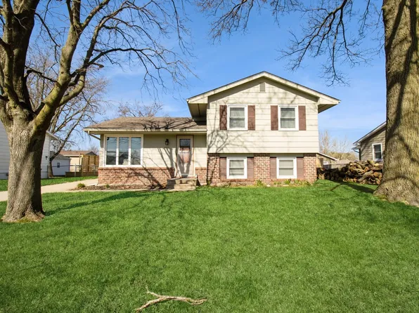 4516 70th St, Urbandale, IA 50322