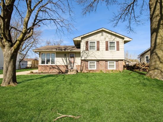 4516 70th St, Urbandale, IA 50322