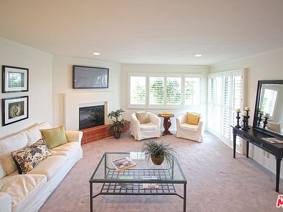 4th image of 930 California Ave Unit 203