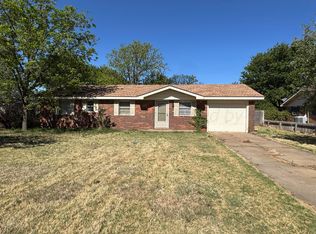 407 N 5th St, Vega, TX 79092