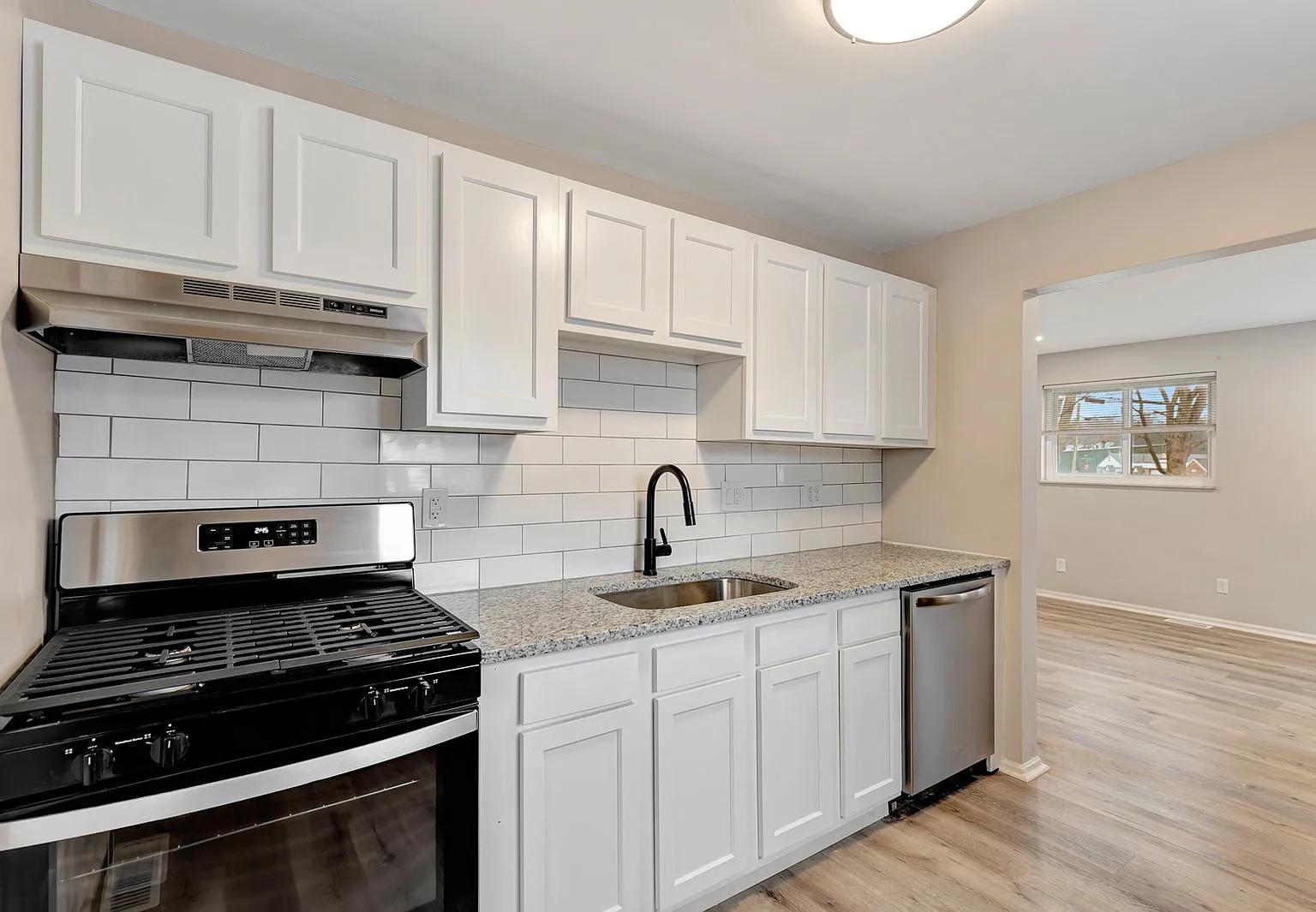 Longfield Apartments in Maderia — Photo 2