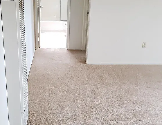 Sunset Vista Apartments — Photo 37
