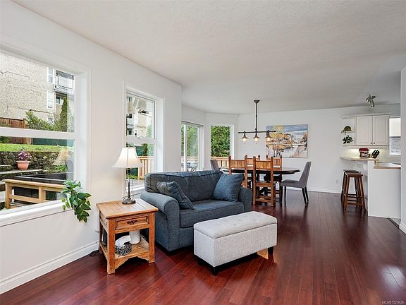 3rd image of 2727 Grosvenor Rd
