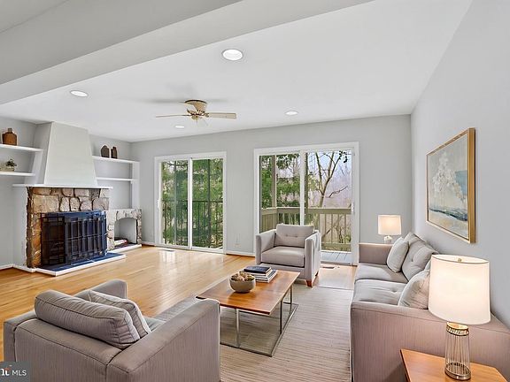 5th image of 1604 Valencia Way