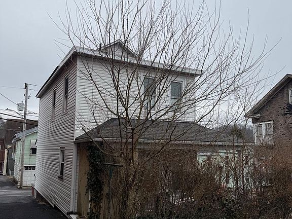 3rd image of 815 E Webster St