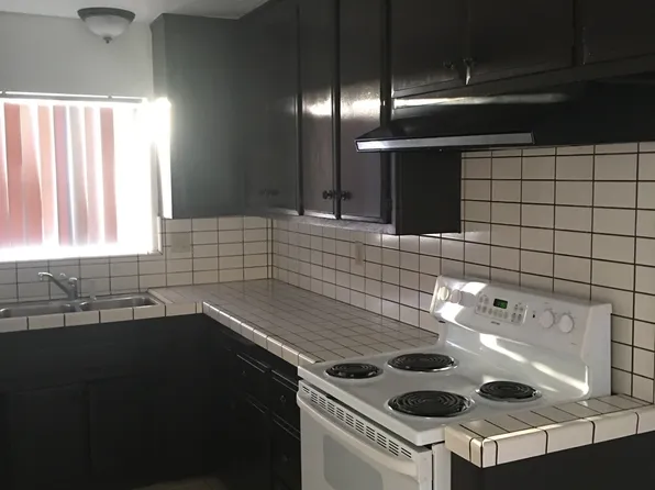 322 11th St, Seal Beach, CA 90740