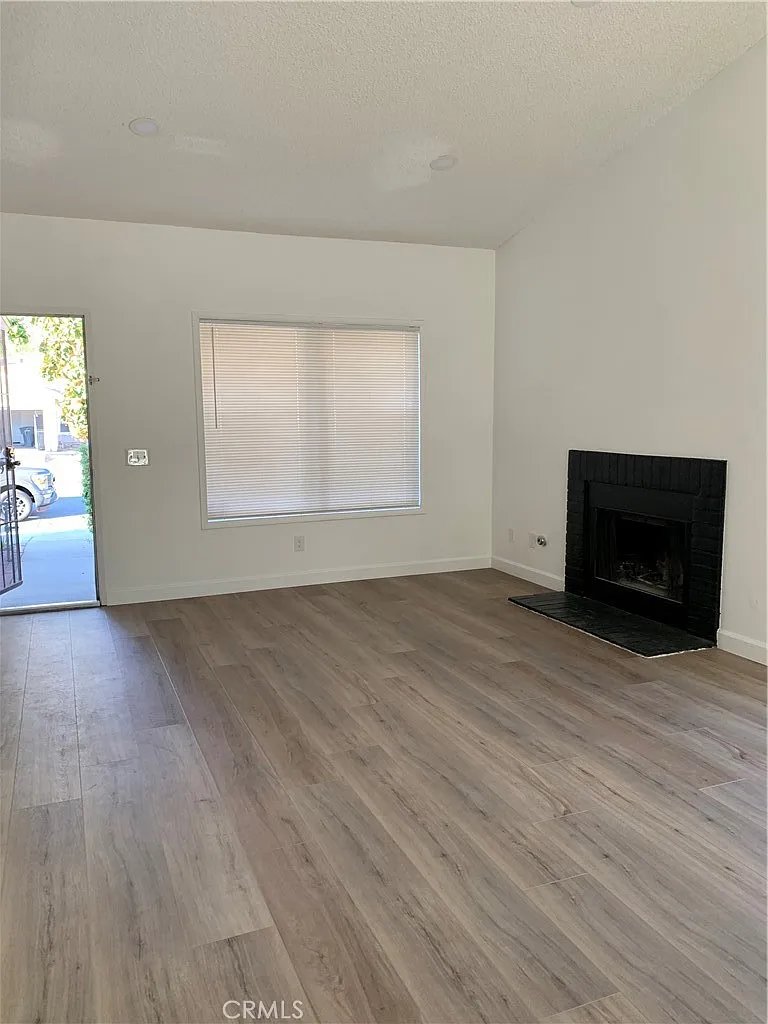 3 bed, 1064 sqft, $2,600 — Photo 4