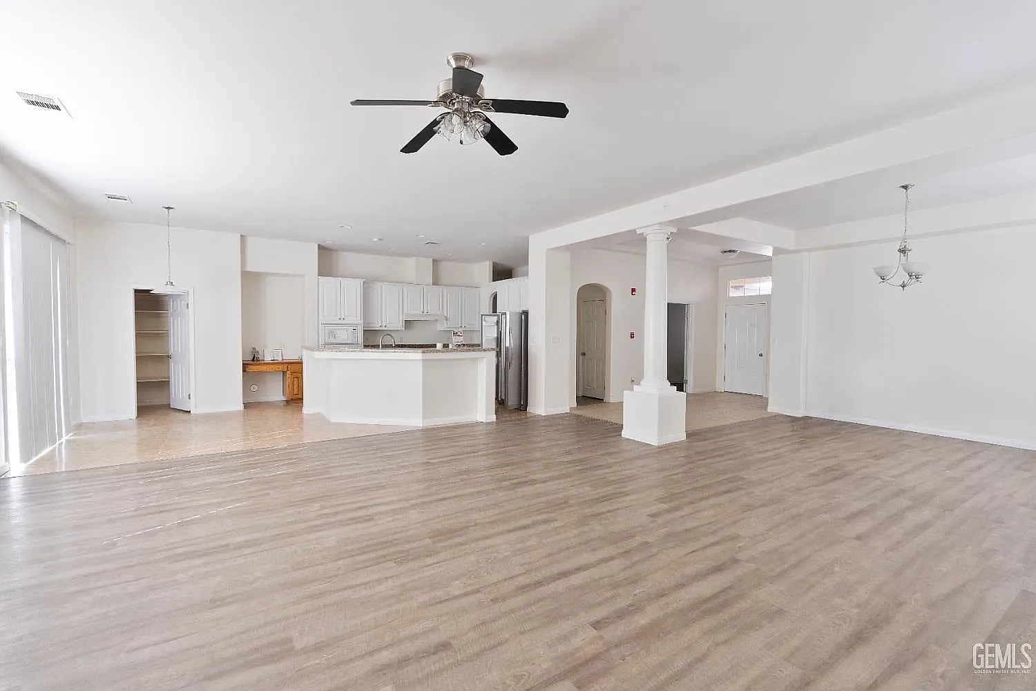 4 bed, 2541 sqft, $3,210 — Photo 2