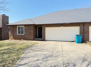 4045 S Parkhill Ct, Springfield, MO 65807