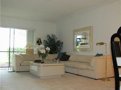 1st image of 105 Woodlands Ct