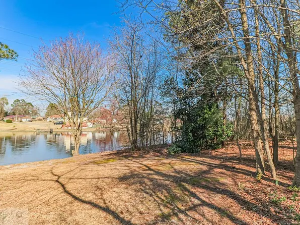 202 Robin Lake Dr, Dudley, NC 28333