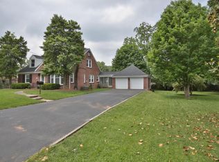 106 Wood Rd, Lyndon, KY 40222