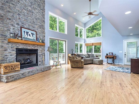 4th image of 897 N Worthington Way