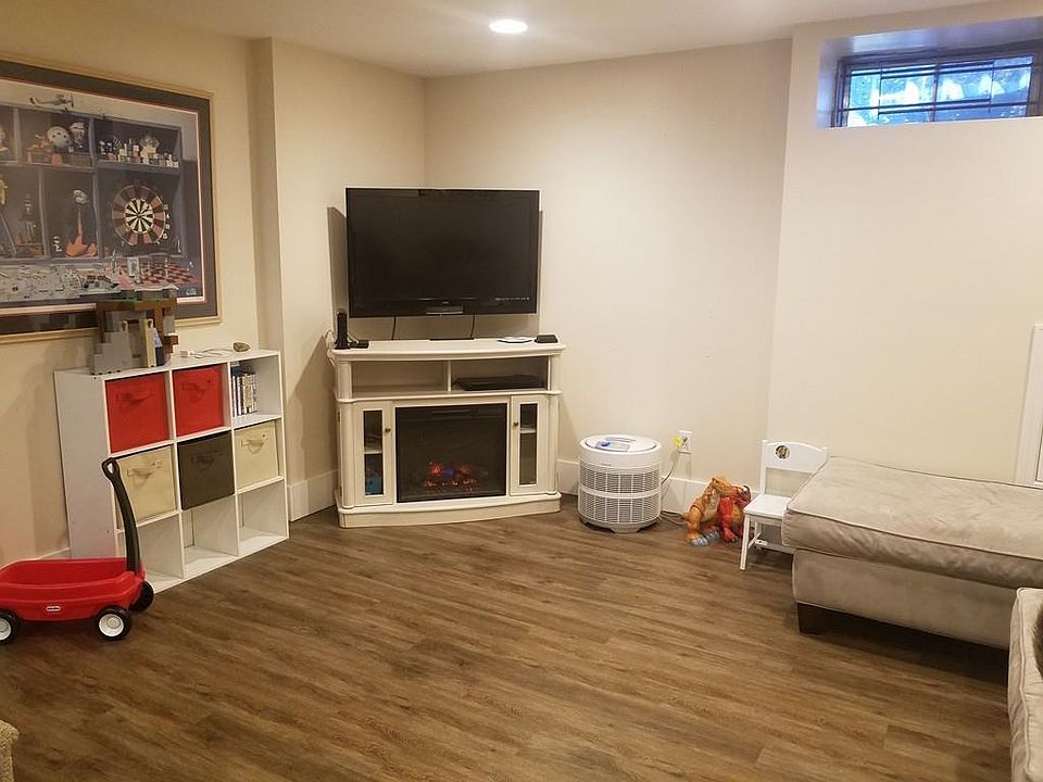 1st image of 14 Fernwood Dr APT A