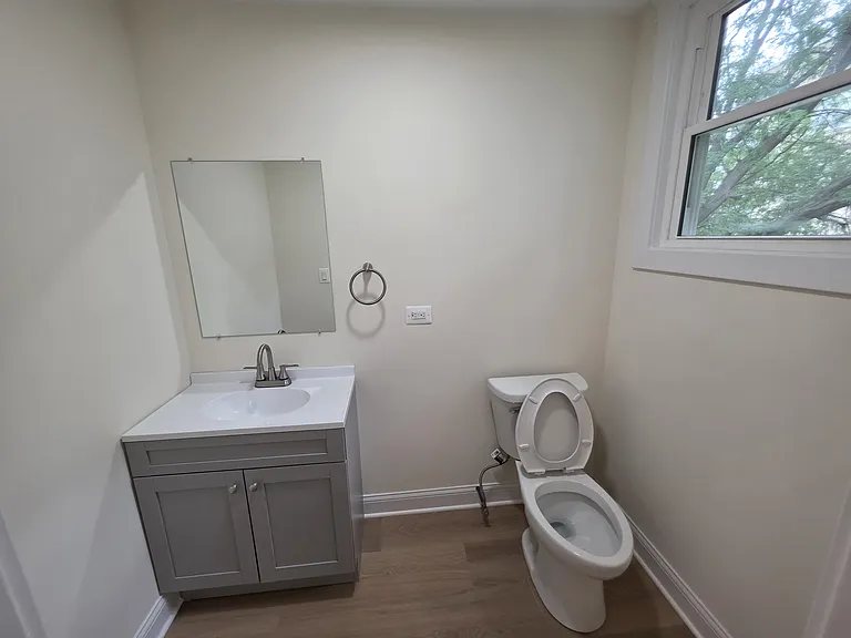 2343 W Winona St #2E — Photo 10