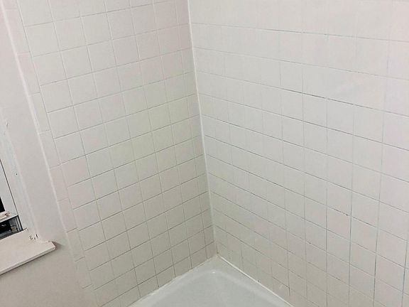 3rd image of 4814 Greenwood St #1