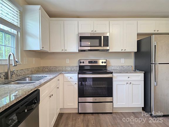 5th image of 7021 Willow Bend Ln
