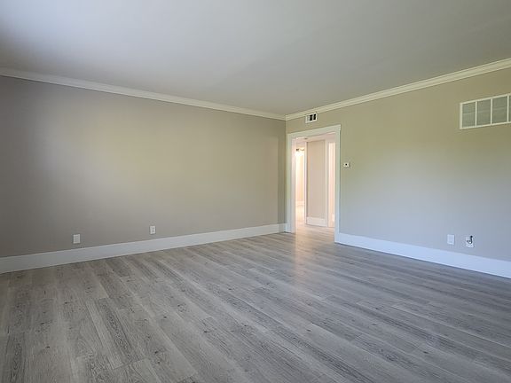 2nd image of 811 Westwood Dr
