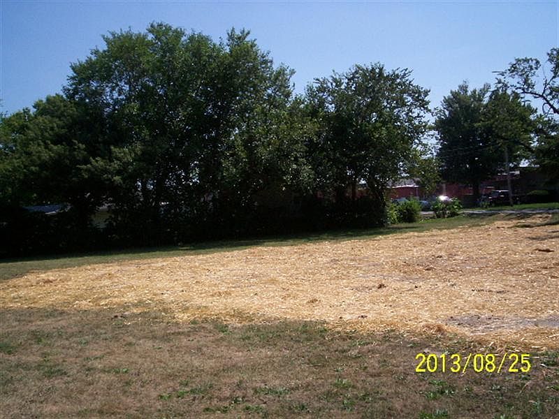 2nd image of 2006 E 6th St