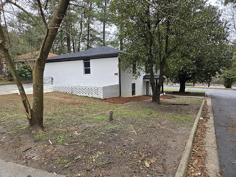 175 Holly Rd NW — Photo 2