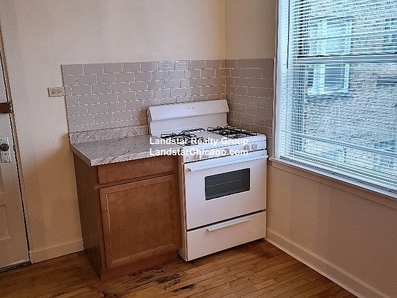 3rd image of 3852 W Ainslie St #3