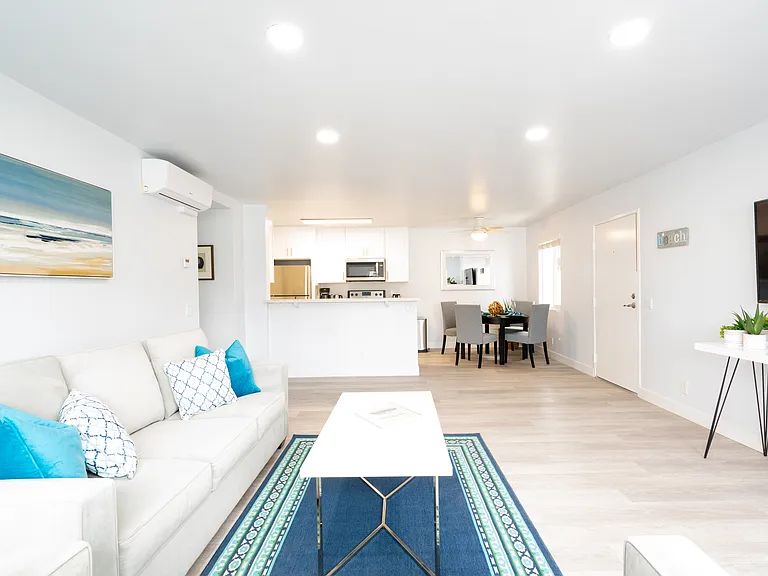 861 Emerald St — Photo 15