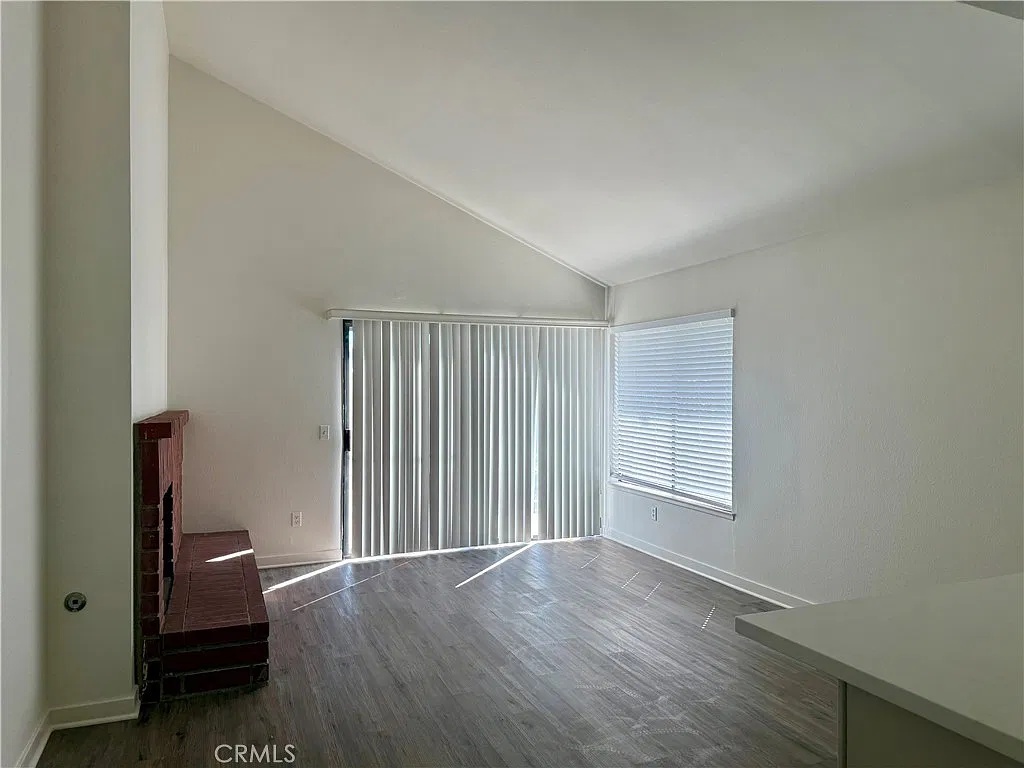 3 bed, 1912 sqft, $4,300 — Photo 3
