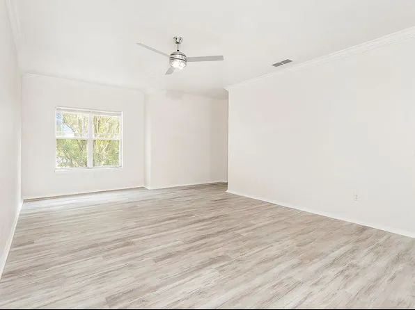 16431 Enclave Village Dr, Tampa, FL 33647