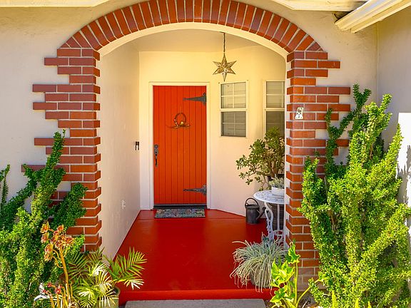 3rd image of 1104 Valencia Ct