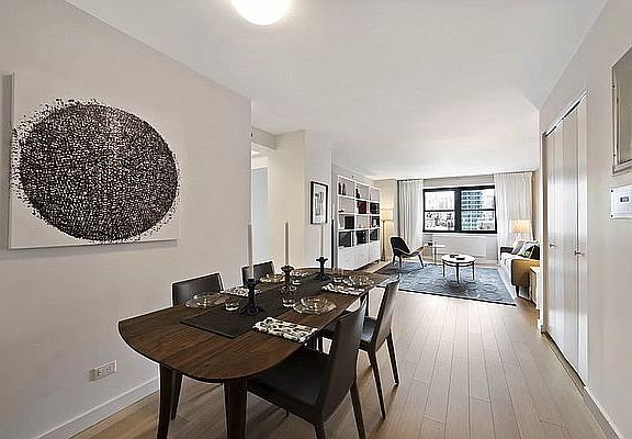 3rd image of 222 E 39th St APT 16B